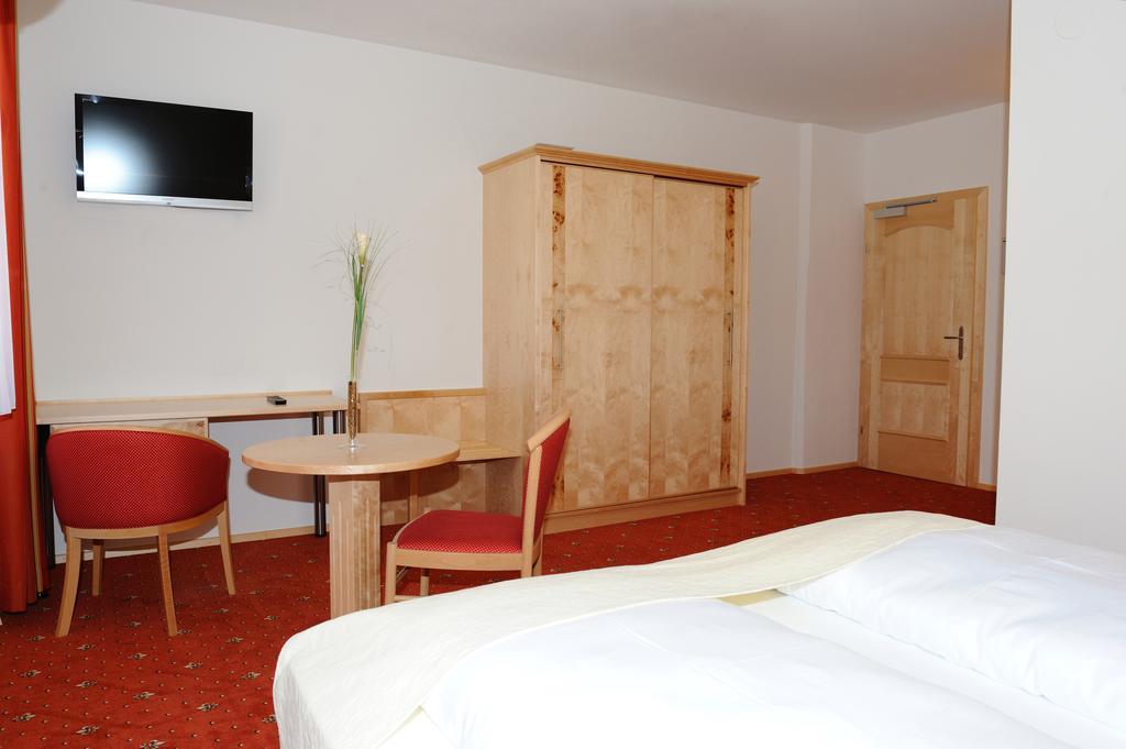 Hotel-Gasthof-Fleischerei - Zur Alten Post Schwanberg エクステリア 写真