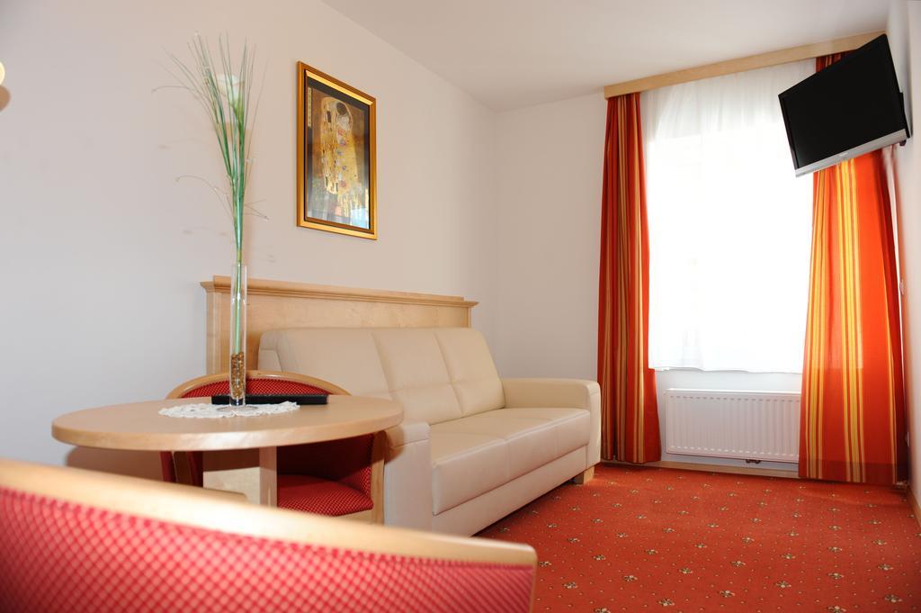 Hotel-Gasthof-Fleischerei - Zur Alten Post Schwanberg エクステリア 写真
